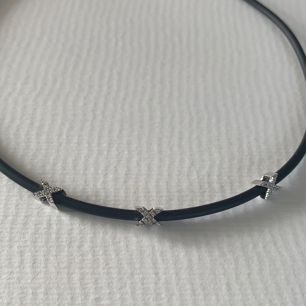Ladies rubber cord and diamond choker.